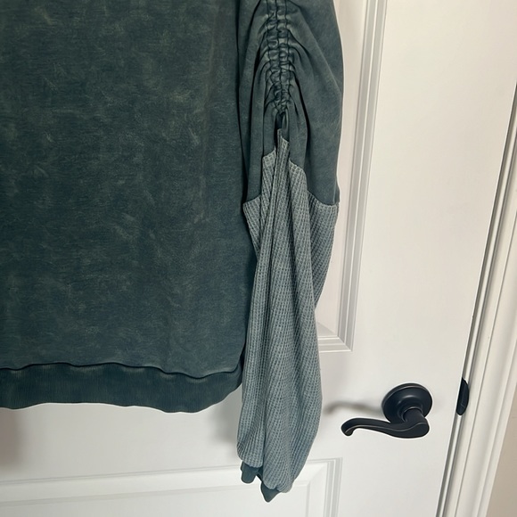 gimmicks by BKE Drop Shoulder Sweatshirt. - Picture 7 of 16